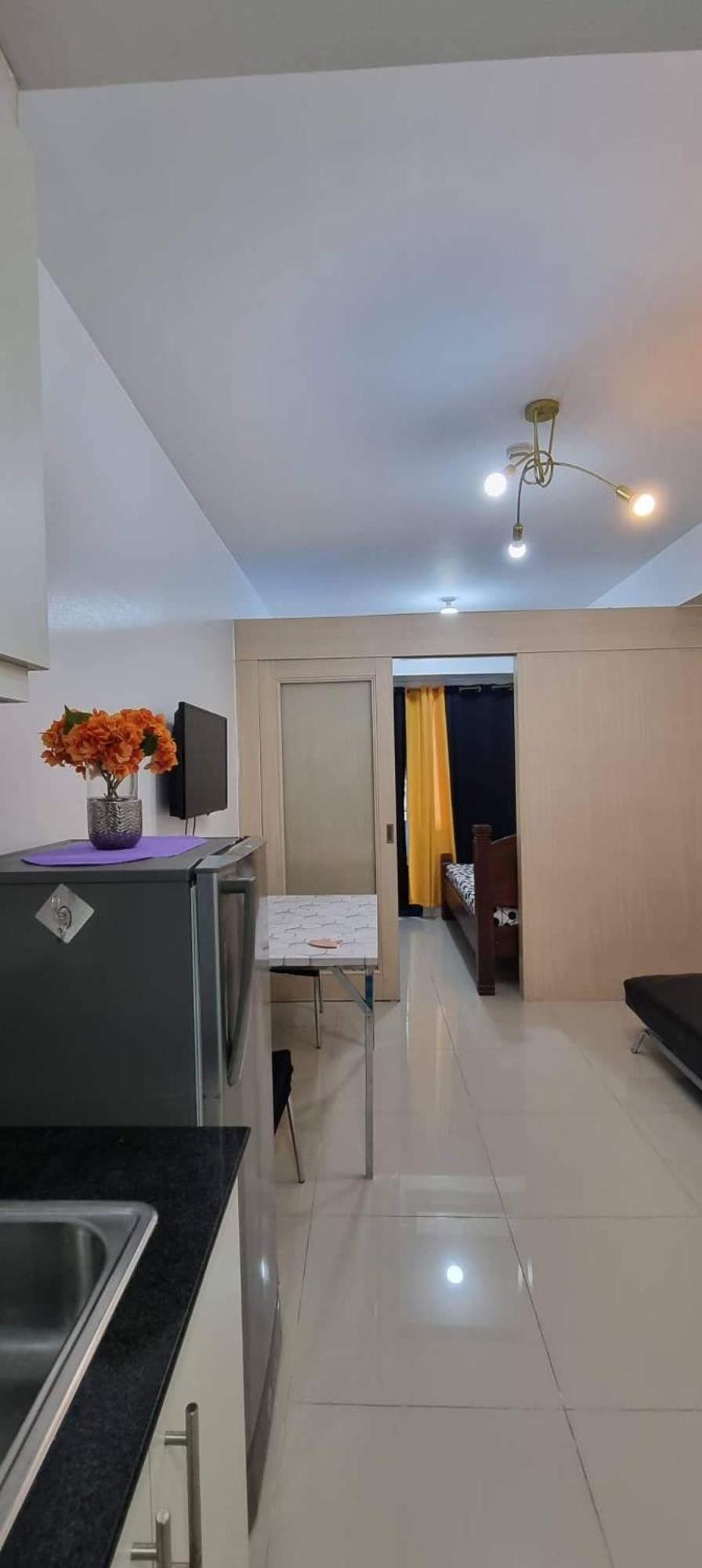 Yhanz Z Sea Residences Pasay Bilik gambar
